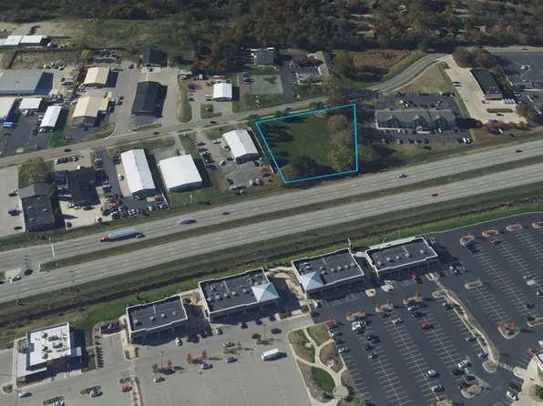 2556 Van Ommen Dr, Holland, MI 49424