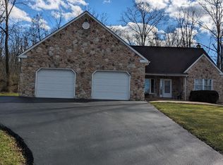 880 W Cedarville Rd, Pottstown, PA 19465