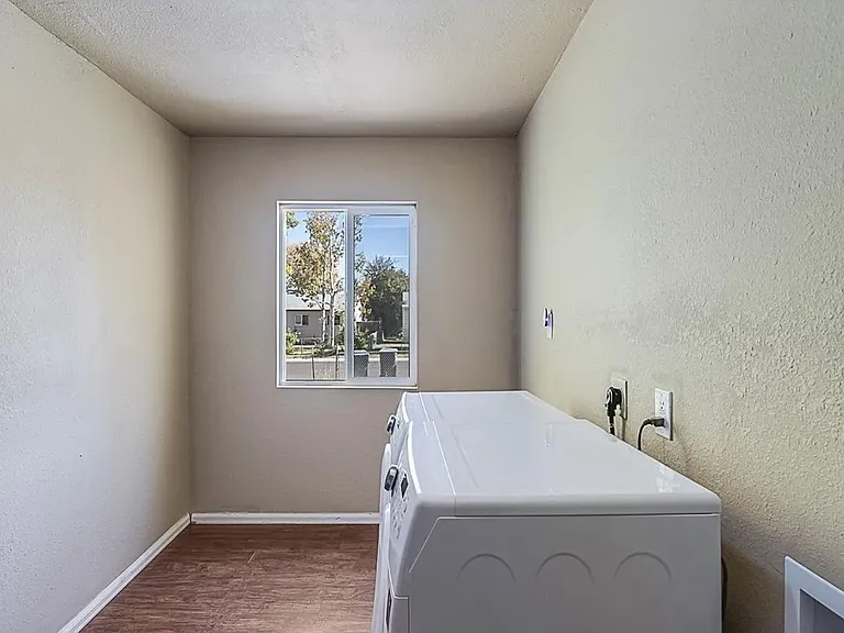 244 Cribbon Ave — Photo 17