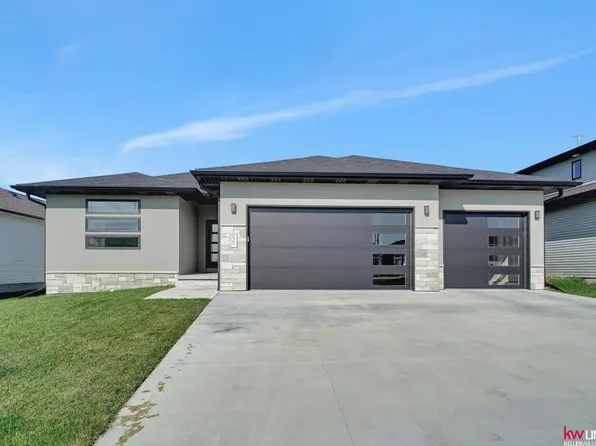 6363 Verano Dr, Lincoln, NE 68523