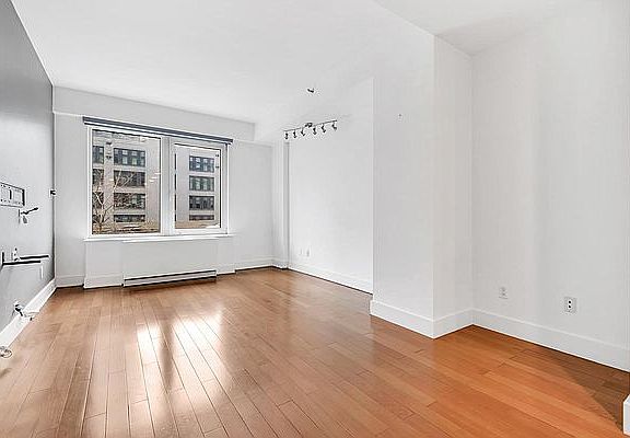 5th image of 4427 Purves St APT 5D
