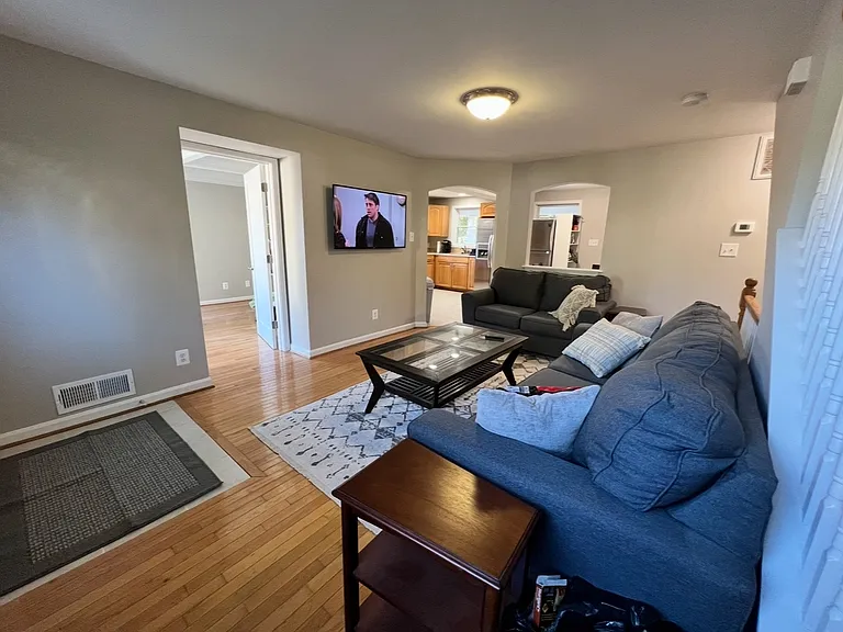 10719 Maple St — Photo 2