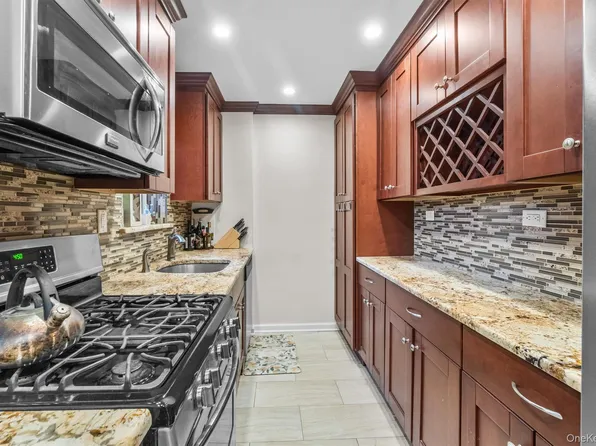 640 W 231 Street #2D, Bronx, NY 10463