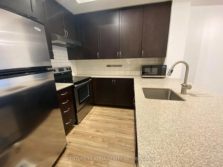 560 Front St W #706 — Photo 2