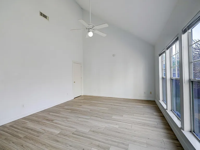 1401 Castle Ct #1403-B — Photo 11