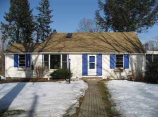 5 Valley Ln, Amherst, MA 01002