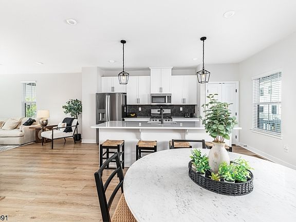 4th image of 6 Saw Mill Cir