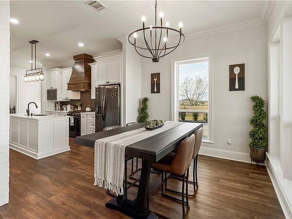 4th image of 120 Monarch Cv