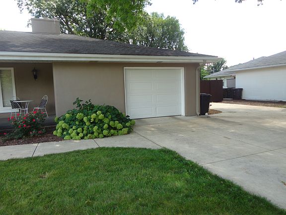 1 Car Attached Garage
