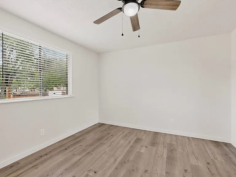 1846 Henry Cir SW — Photo 34