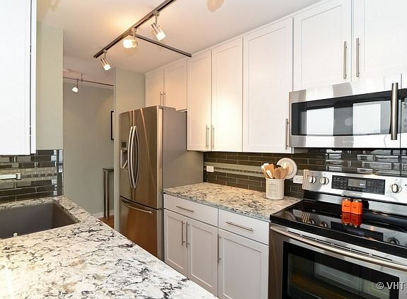 4th image of 345 W Fullerton Pkwy APT 2504
