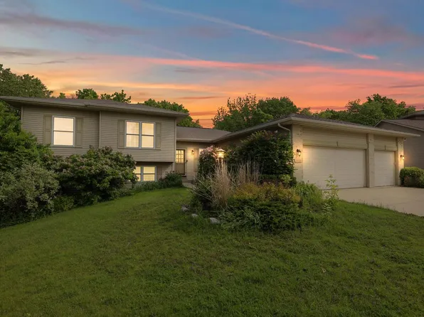 2432 Forest Hill COURT, Waukesha, WI 53188