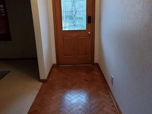 4th image of 30 Foxwood Ct