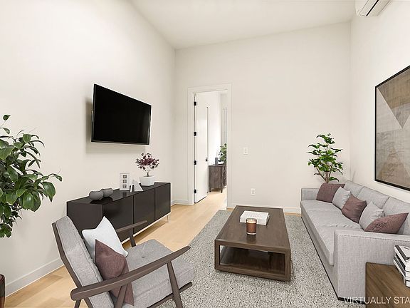 4th image of 799 Manhattan Ave #4R