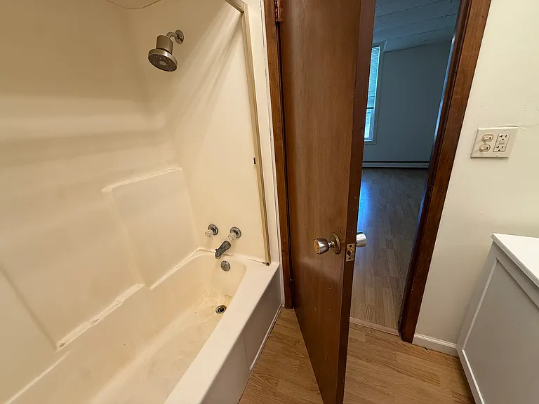121 State St N #4 — Photo 5