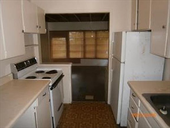 3rd image of 915 35th St