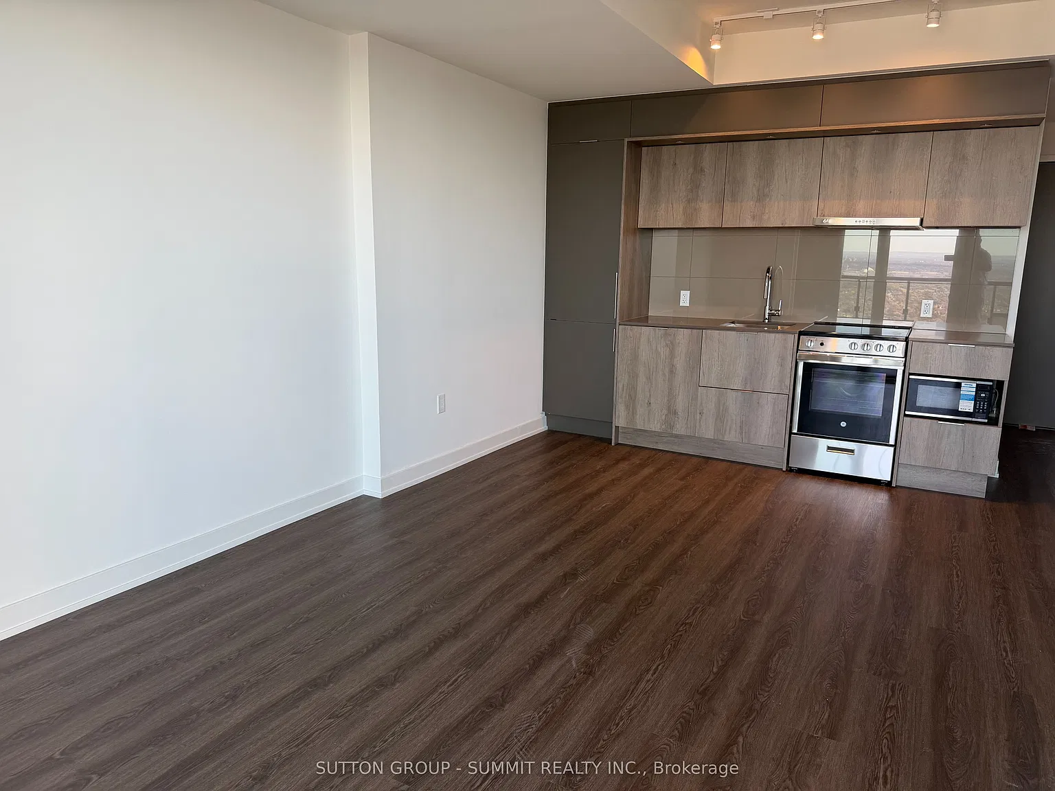 2 bed, $2,400 — Photo 4