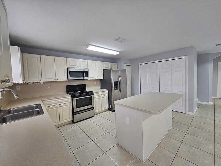 15270 SW 30th Ter — Photo 1