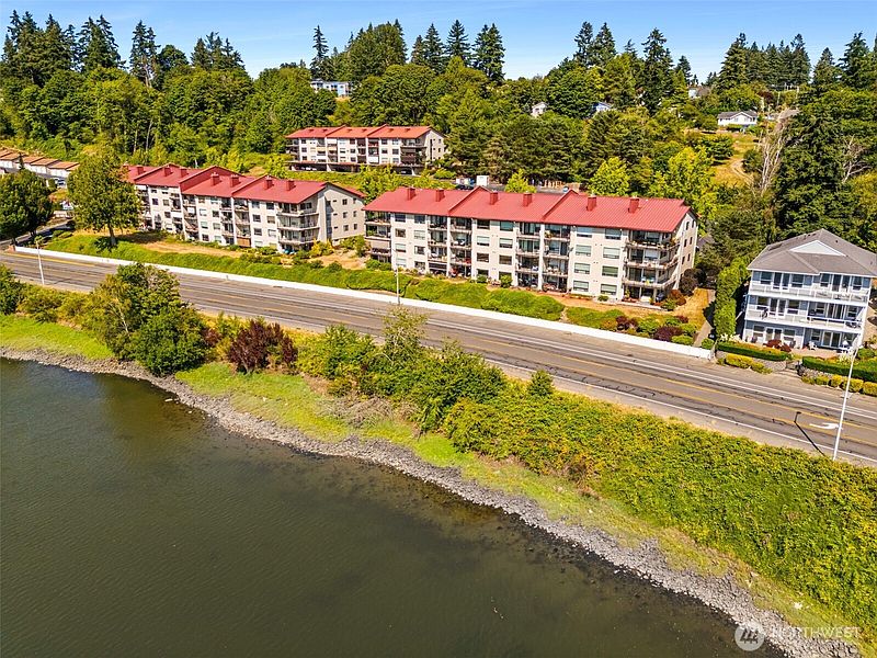 5th image of 900 East Bay Drive NE #A201