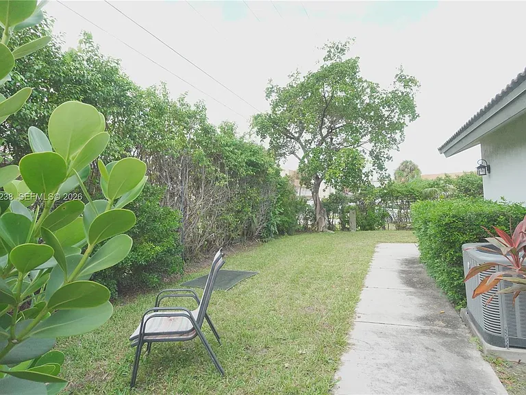 518 NE 48th St — Photo 27