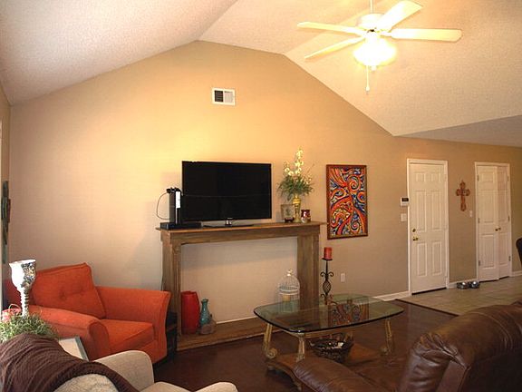 3rd image of 119 Shelbi Dr