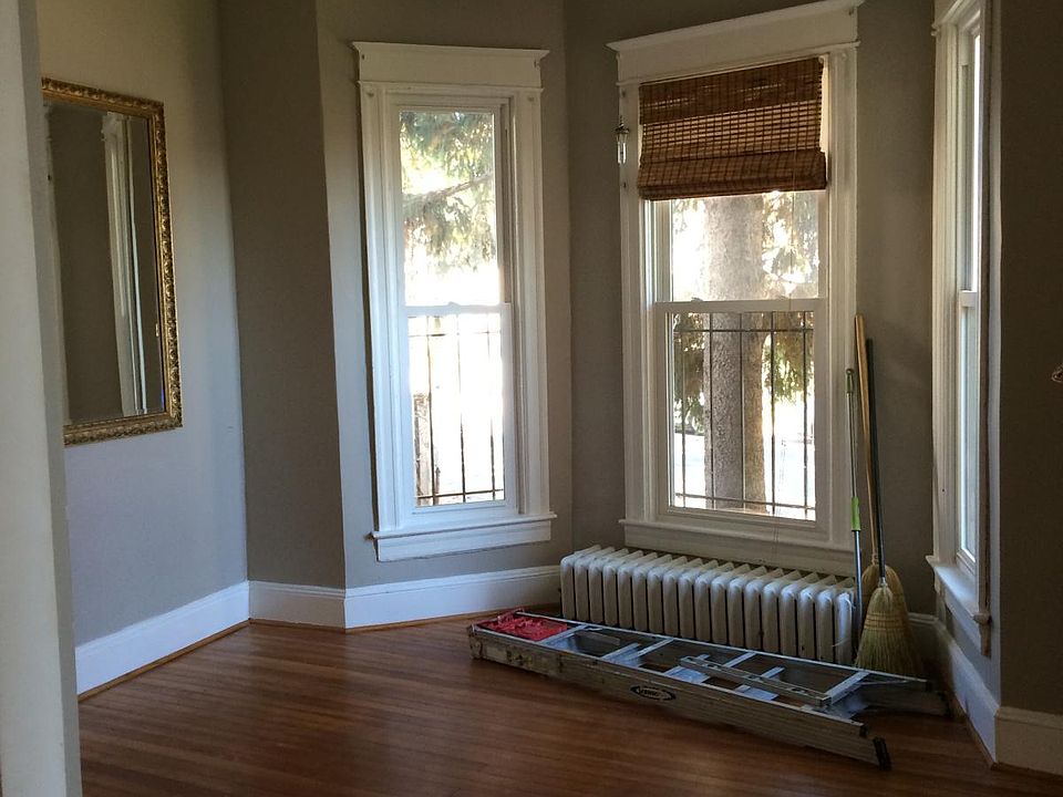 dining room with bay windo