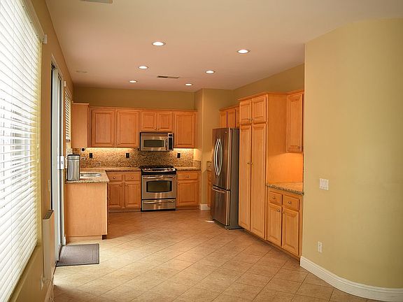 Kitchen / Dining Area