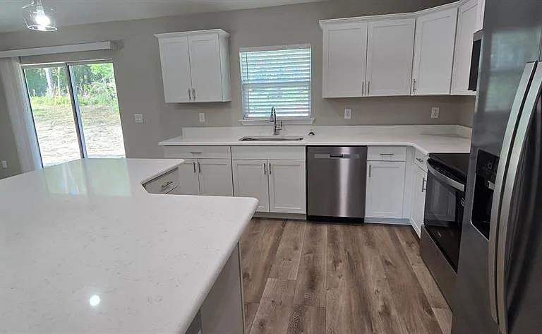 1482 W Manchester Dr — Photo 3