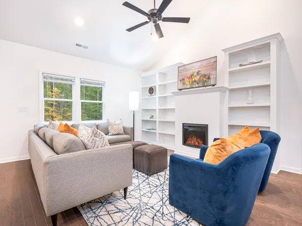 112 Pine Bluff Ct, Mount Holly, NC 28120