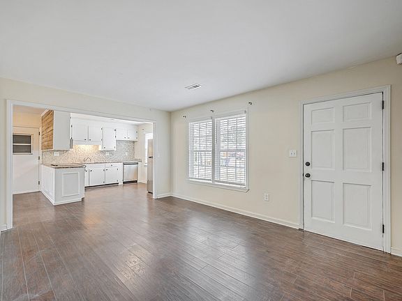 5th image of 7645 Knollwood Dr