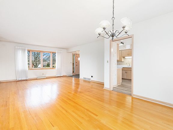 2nd image of 16551 Elm Ct