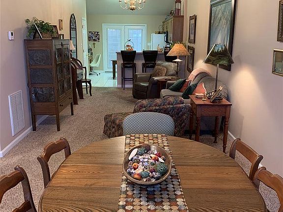 4th image of 2119 W Park Dr