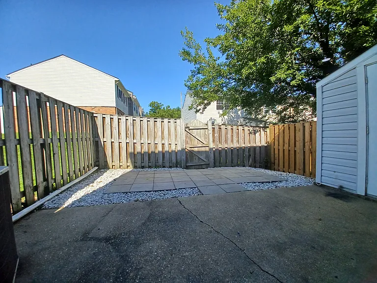 1040 Wicklow Dr — Photo 6