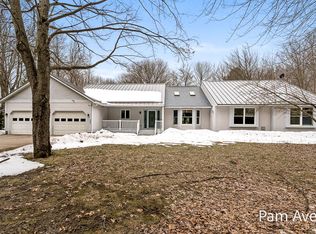 385 E Sternberg Rd, Norton Shores, MI 49441