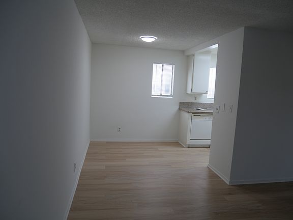 4th image of 109 Roswell Ave APT 205