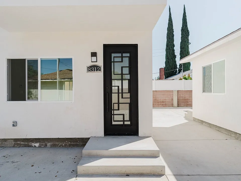 8312 Canterbury Ave
