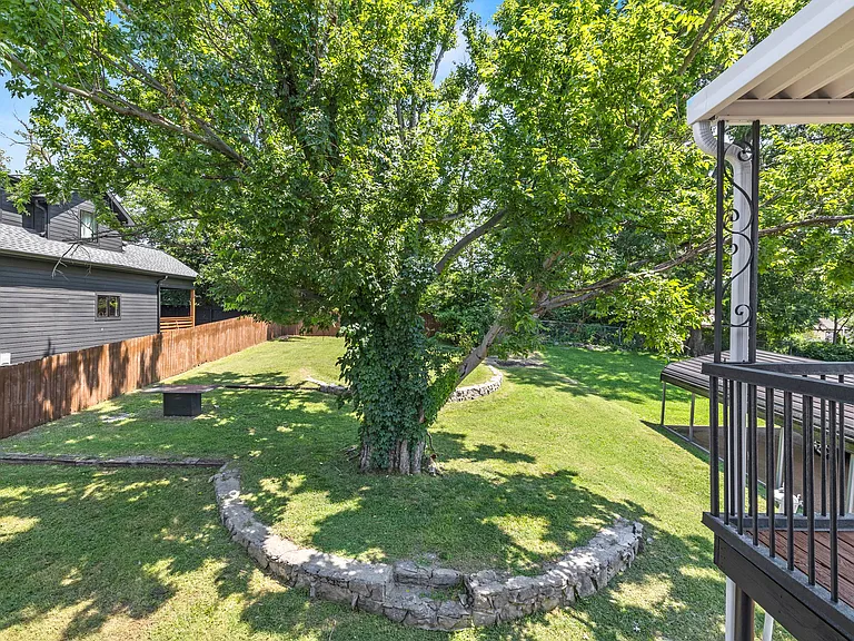 903 Carolyn Ave #B — Photo 24