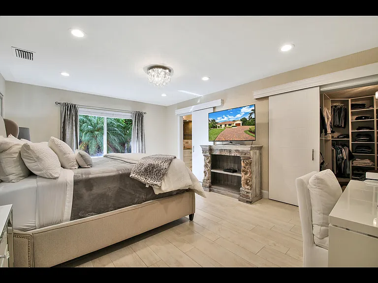 451 N Lyra Cir — Photo 18