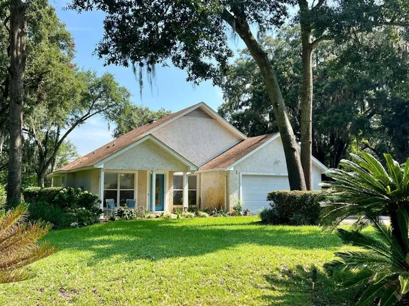 124 Hidden Lakes Dr, Brunswick, GA 31525