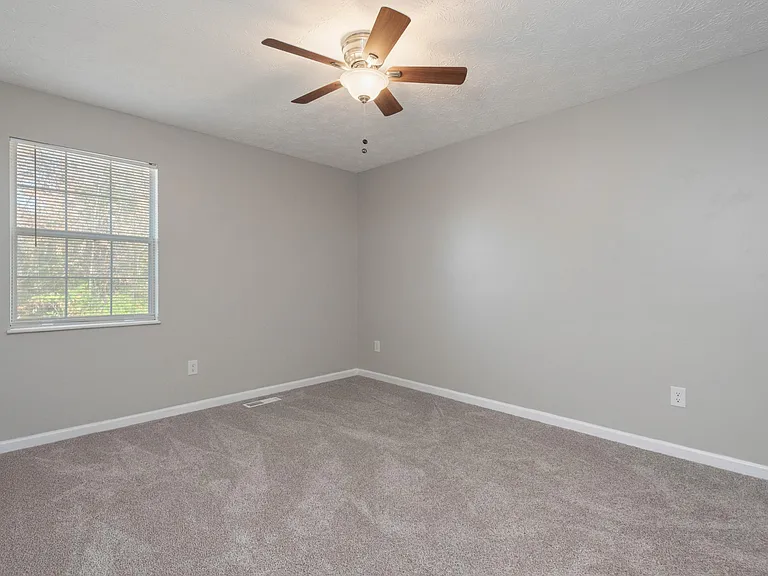 1560 Pheasants Glen Dr — Photo 22