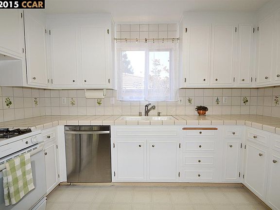 4th image of 2333 Del Monte Dr