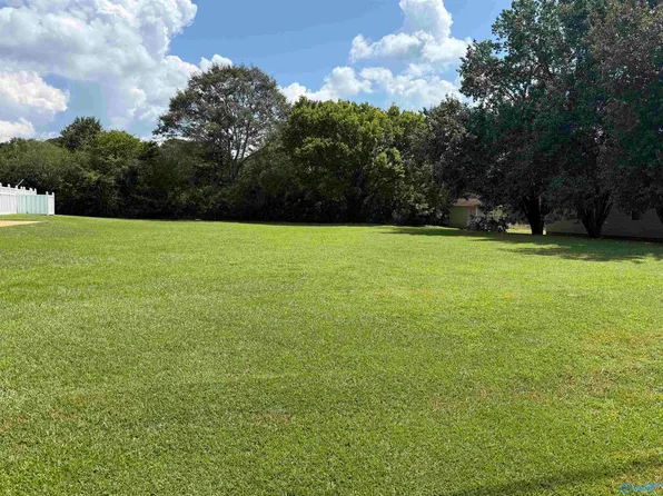 114 Ohara Dr, Albertville, AL 35950