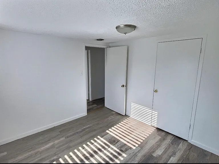 105 Michael Ln — Photo 11