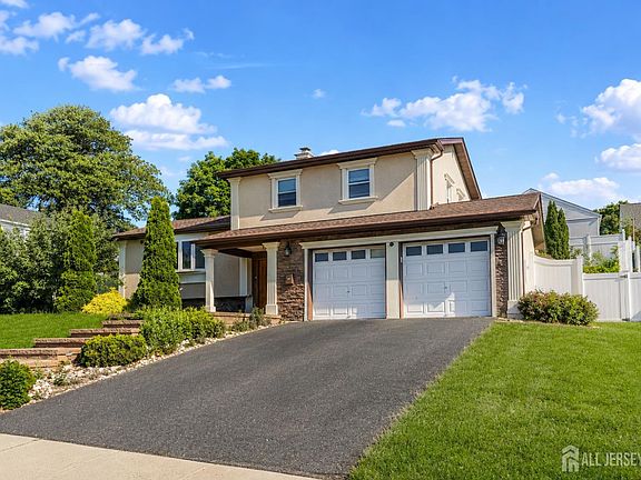3rd image of 41 Fanwood Dr