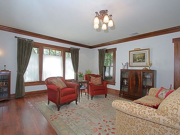 4th image of 848 N Michigan Ave