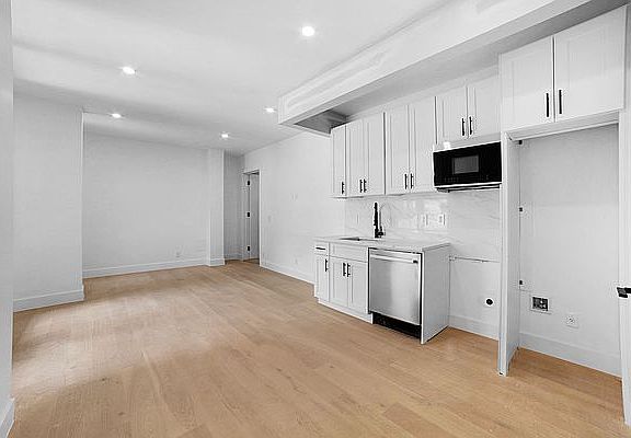 2nd image of 740 W End Ave #12X