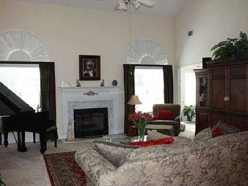 3rd image of 1510 Smithfield Dr