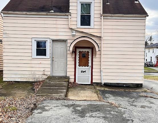 2nd image of 924 Catalina Ave