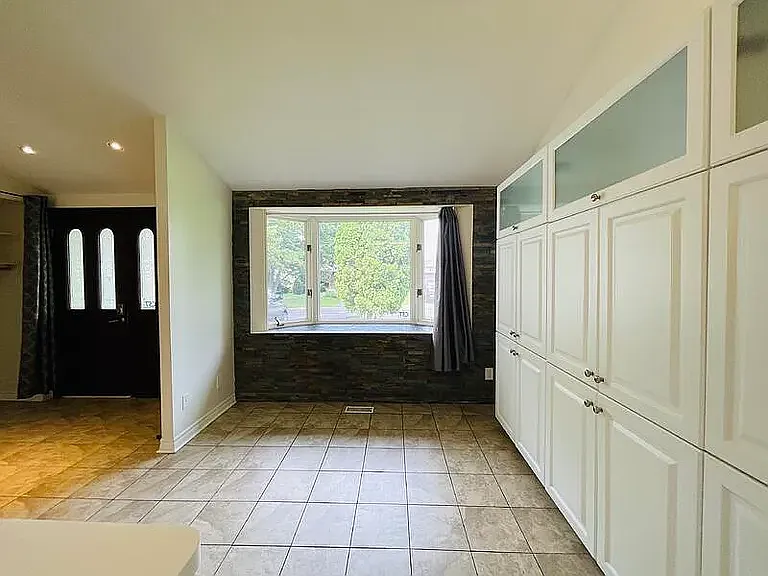 934 Beauclaire Dr — Photo 4
