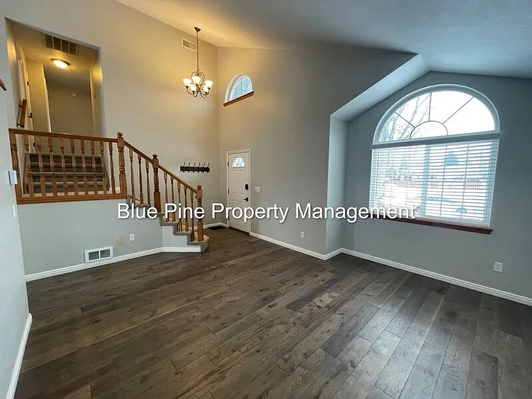 1455 Fox Ct — Photo 3